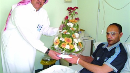 إهداء الورود للمرضى