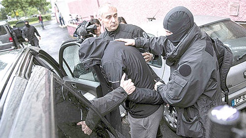 فرنسا بين : دعمها