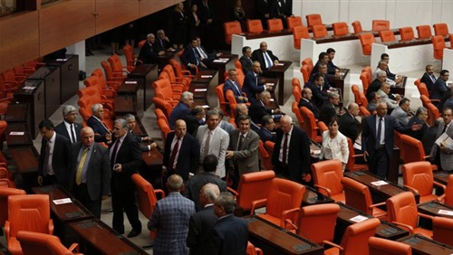 انسحاب نواب الحزب