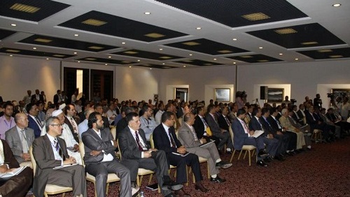 الأزمة الليبية بين