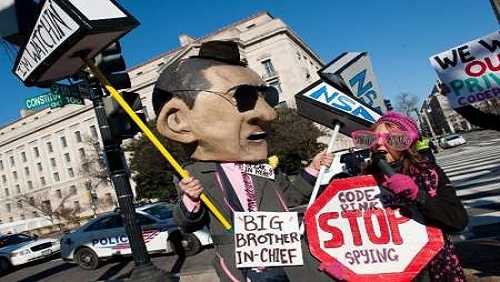 انتقادات بسبب التجسس