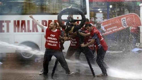 ملاحقة المعارضين