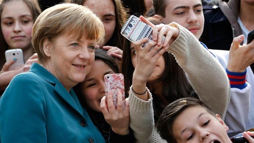 معاناة اللاجئين في