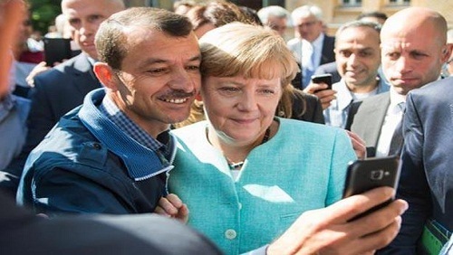 ميركل بين عجز دعم