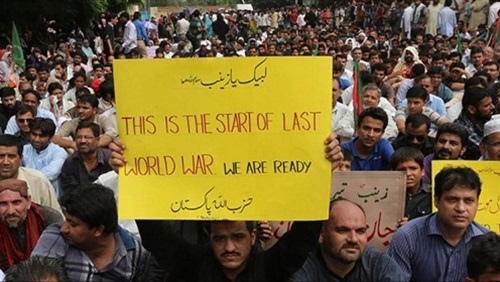 لعبة إيران في تكوين