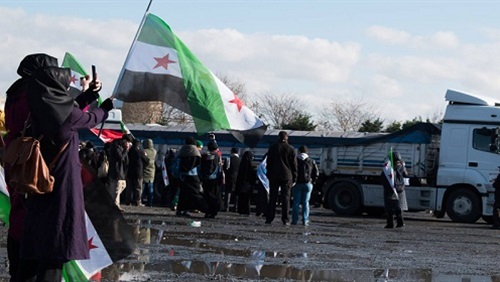 باحث أمريكي يقرأ