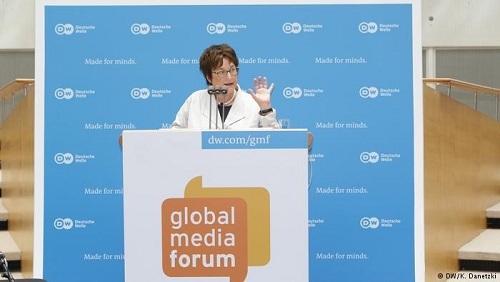 خبراء يتساءلون..