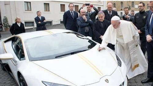 البابا فرنسيس يبيع