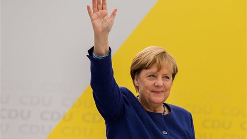 ميركل تنتهى من تسمية
