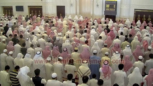 بينهم الأئمة والخطباء..