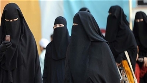 على خلفية أزمة النقاب..