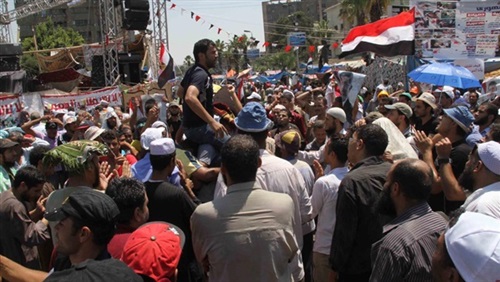 نجل «الصغير» يجدد