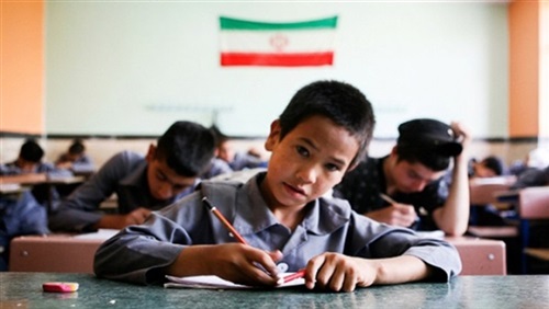 إيران تفتح مدارس