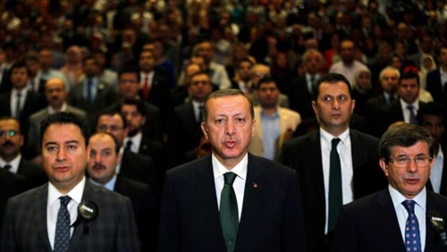 تأسيس أحزاب منافسة