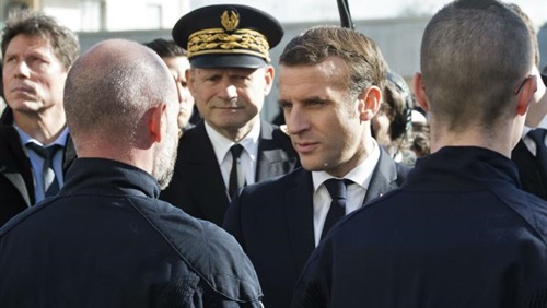 ماكرون في مواجهة