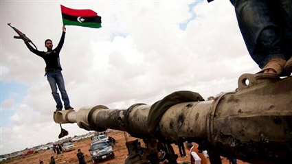 الأزمة الليبية بين