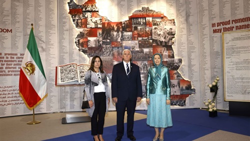 مايك بنس بمقرمجاهدي