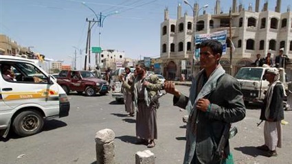 الحوثي يخنق اليمنيين
