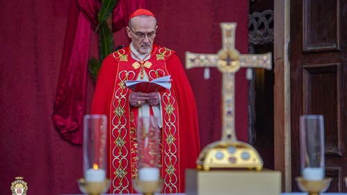 بطريرك القدس يقرأ