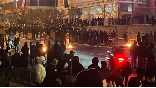 إيران بين ضغط الخارج