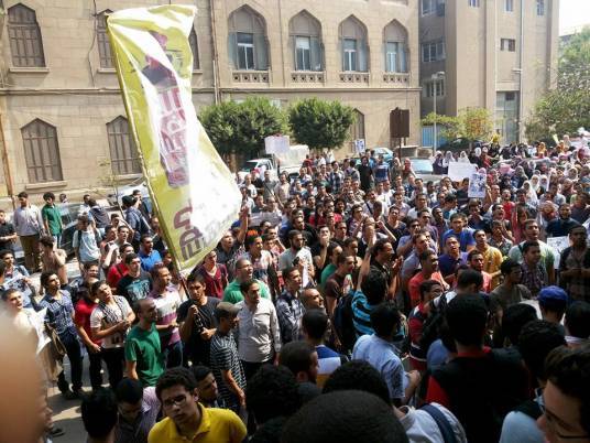 طلاب الإخوان يتظاهرون