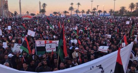 صورة من مظاهرات الليبيين