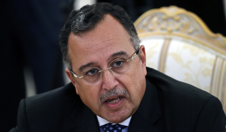 فهمي يبحث مع مسئول