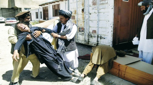 «طالبان» تشنق 5 أشخاص