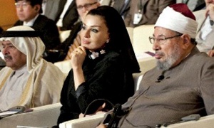 علاقته بالشيخة موزة