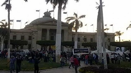 بدء الدراسة في الجامعات