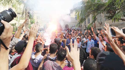 طلاب الإرهابية يطلقون
