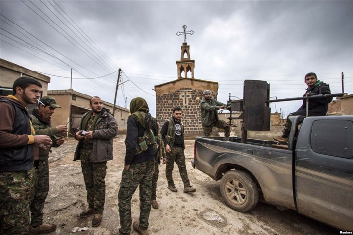 قوات داعش تواصل معاركها