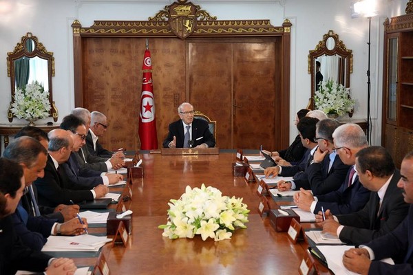 محاولات لانقاذ تونس