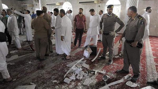 6 أغسطس: تفجير مسجد