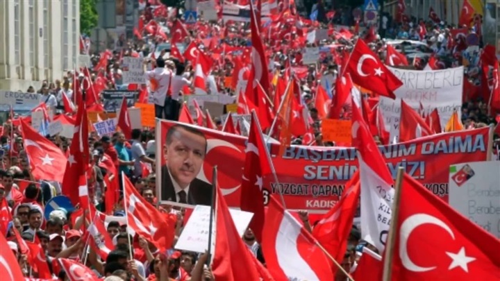 الحكومة التركية تواصل