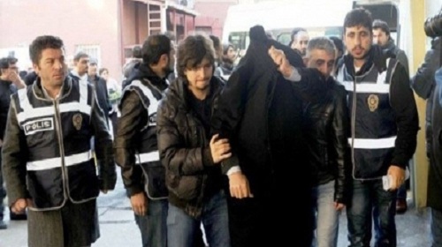 اعتقال مسئولين أتراك: