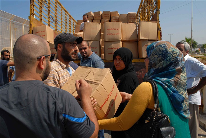 اسر سورية تتسلم المساعدات