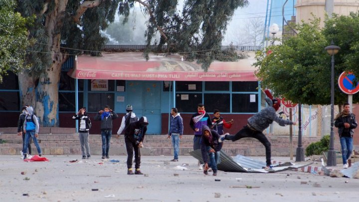 احتجاجات رفضا للشروط