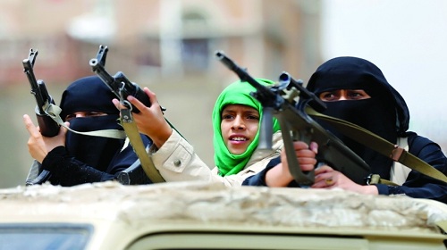 الحوثيون يجندون النساء