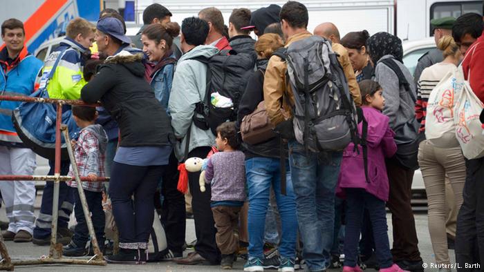 اللاجئون ..معاناة