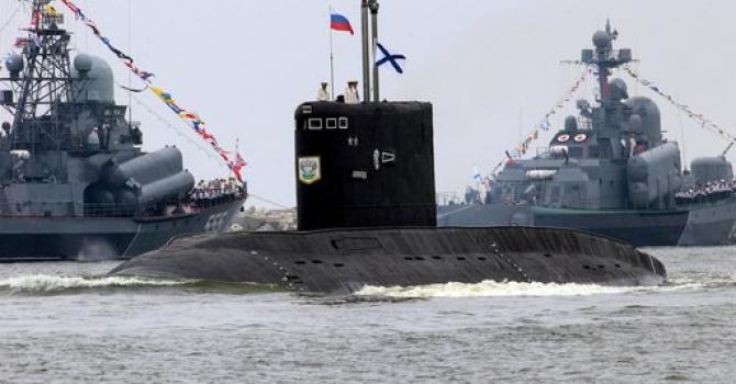 قطع بحرية روسية بالبحر