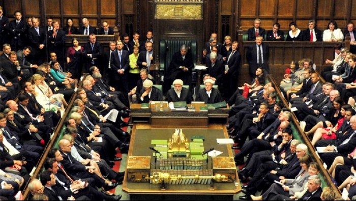 نواب بريطانيون يدعون