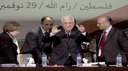 حماس تنحاز إلى عباس