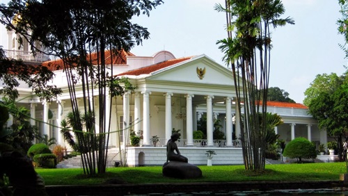 محاولة لتفجير القصر