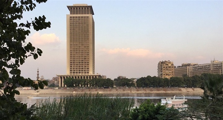 مصر وإيران تدينان