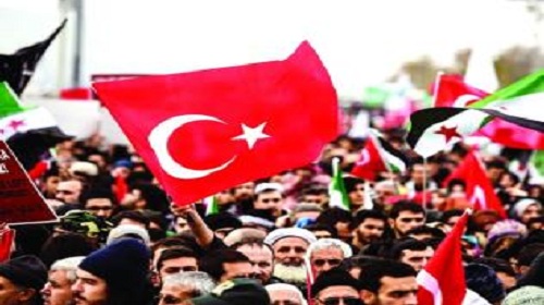 آلاف الأتراك يتظاهرون
