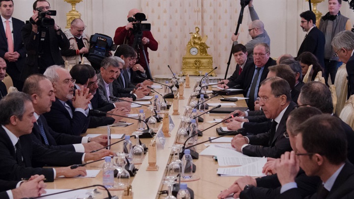 بوادر حل سياسي للأزمة