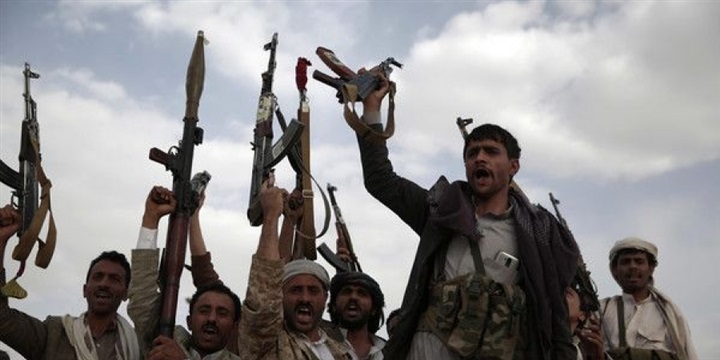 الحوثيون يقتحمون
