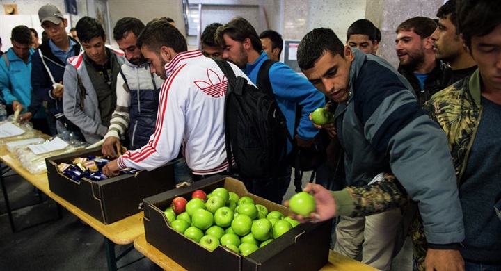 مساعدات انسانية للسوريين