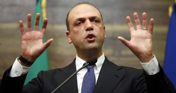 مع محاولات كسب ود